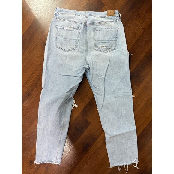 American Eagle Distressed High Rise Mom Jeans Light Wash Casual Festival Sz 10 - Picture 2 of 7